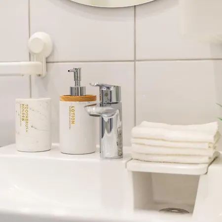 Cozy, Quiet Chevalier Apartment, Center Of Riga Appartement